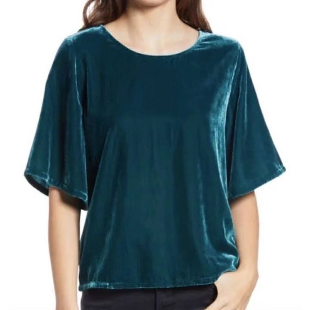Womens Chelsea 28 Crushed Velvet Velor Crewneck Top in Ponderosa Green - Sz XXS